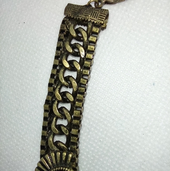 👍5 for $20 Gold Tone & Rhinestone Detailed Texture Necklace - Picture 4 of 6